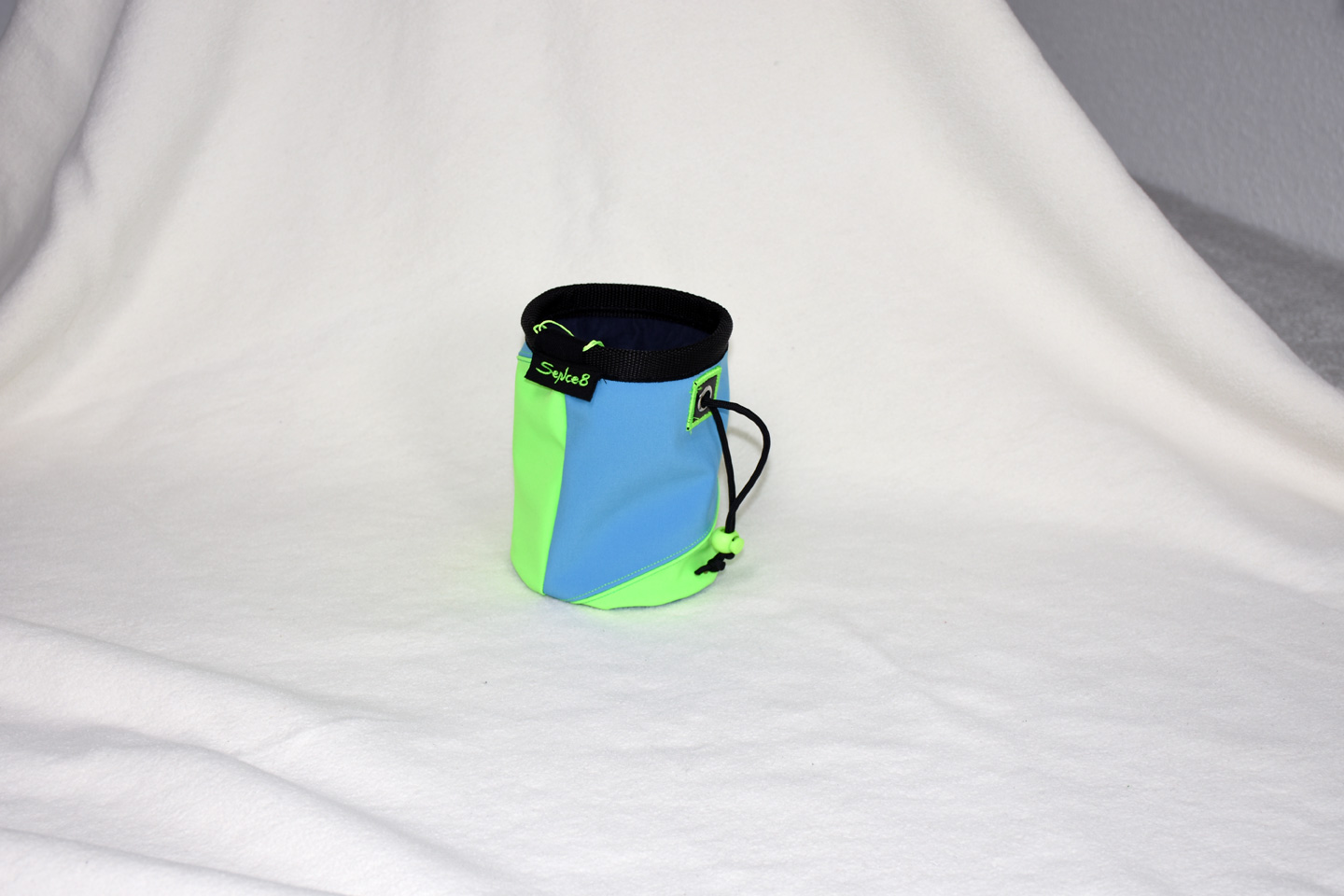 Artikel: CB3315 / Motiv: Gecko / Farbe: Neon grün, hellblau / Material: Softshell, Mixstoffe