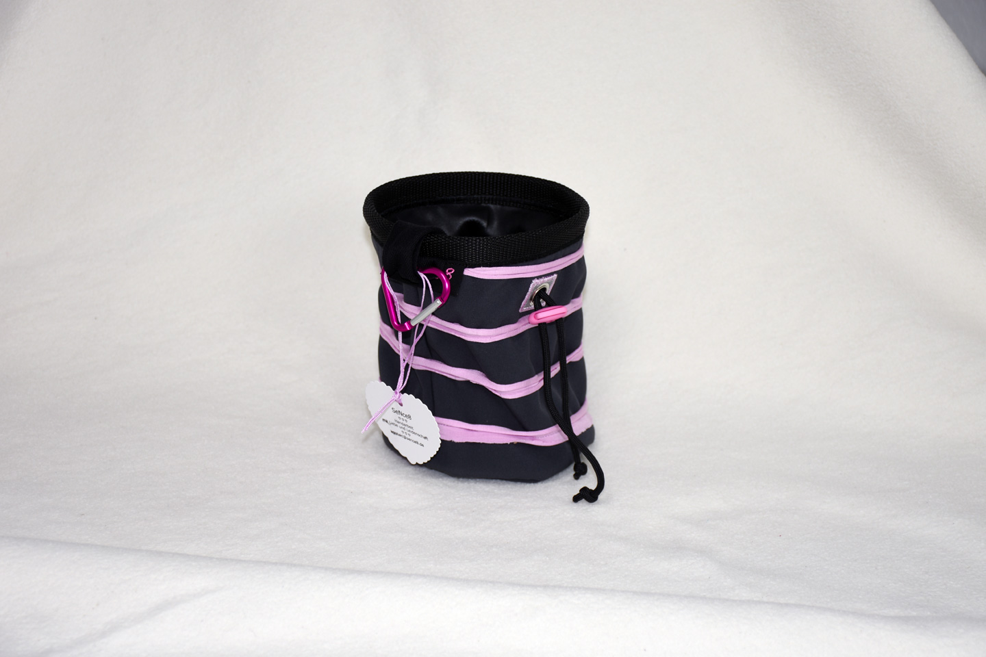 Artikel: CB3302 / Motiv: Leinsamen / Farbe: dunkel grau, rosa / Material: Softshell, Mixstoffe