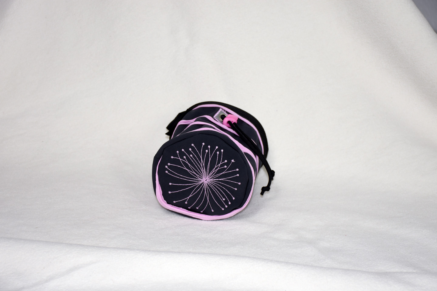 Artikel: CB3302 / Motiv: Leinsamen / Farbe: dunkel grau, rosa / Material: Softshell, Mixstoffe