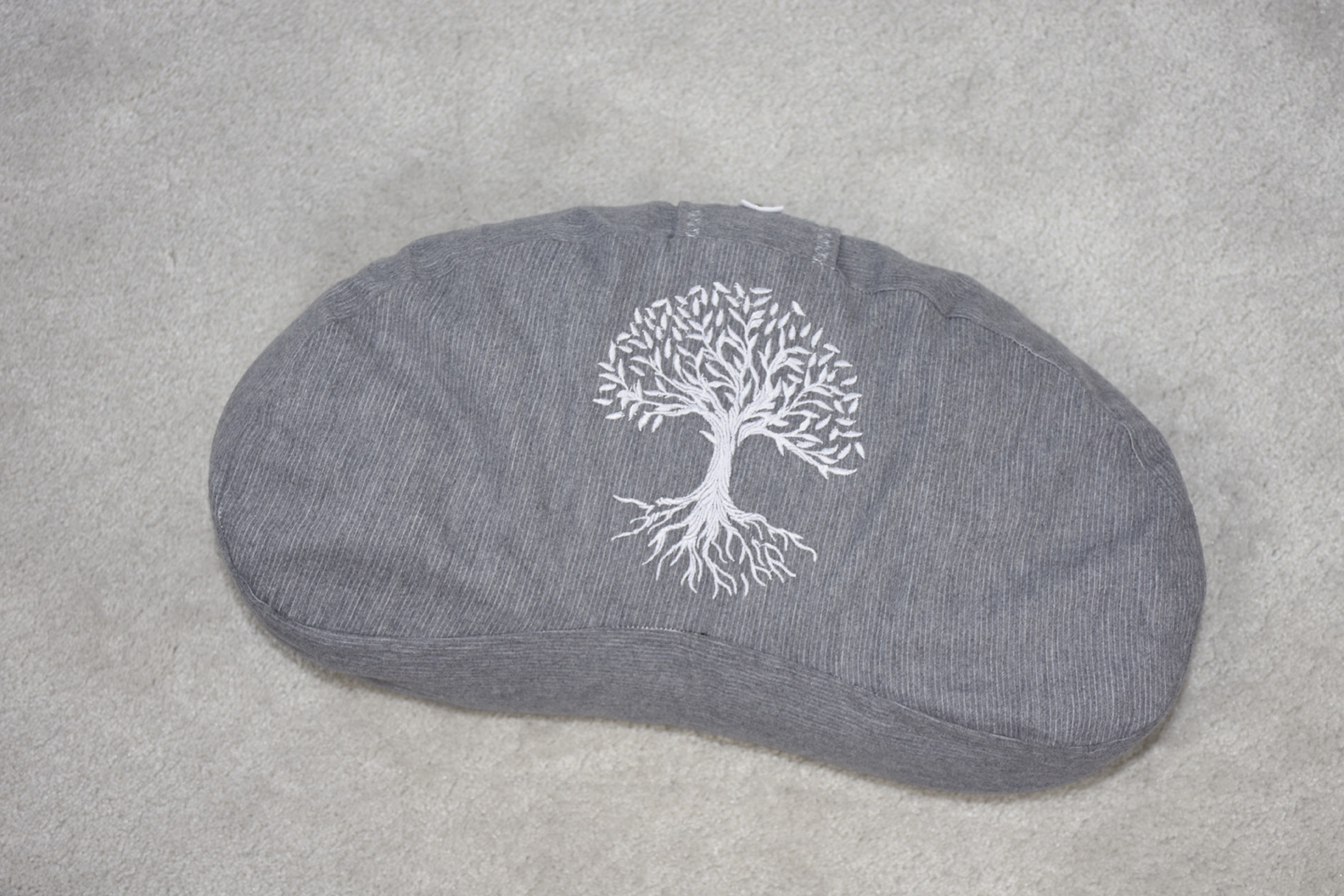 Artikel: mm2205 – Motiv: Lebensbaum / Form: Moon / Farbe: grau, weiß / Material: Baumwolle, Flanell